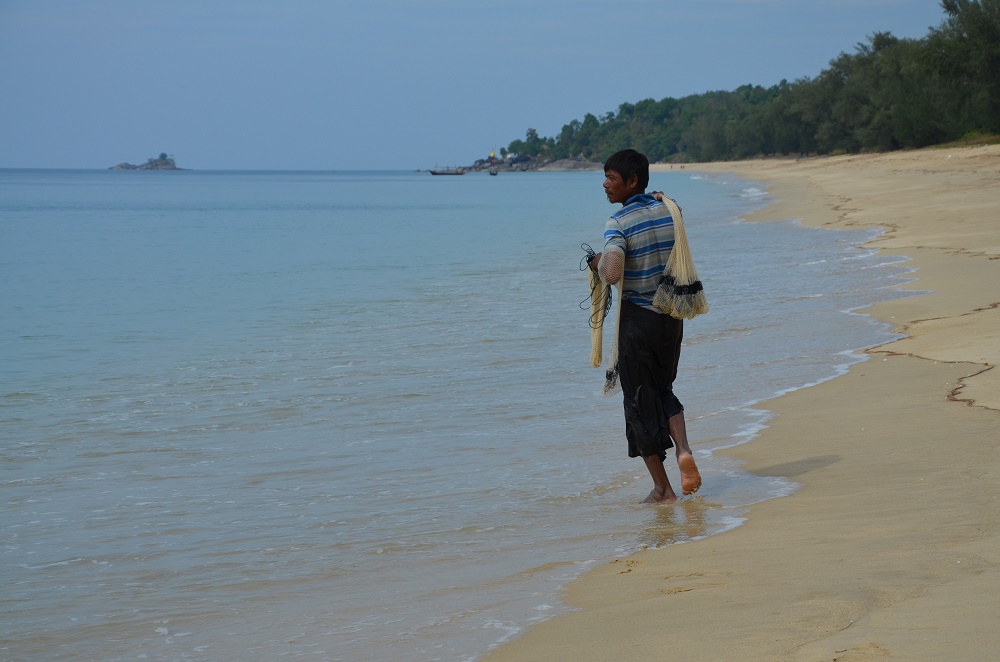 08 - pêcheur sur Pa Nyit Beach